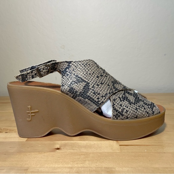 Famolare Cross Your Heart Platform Sandals Snake embossed leather. - Picture 1 of 12